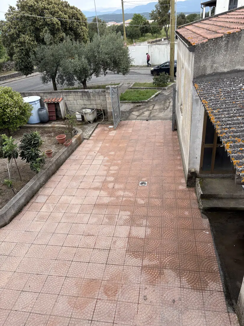 Pulizia pavimentazione esterna risultato finale