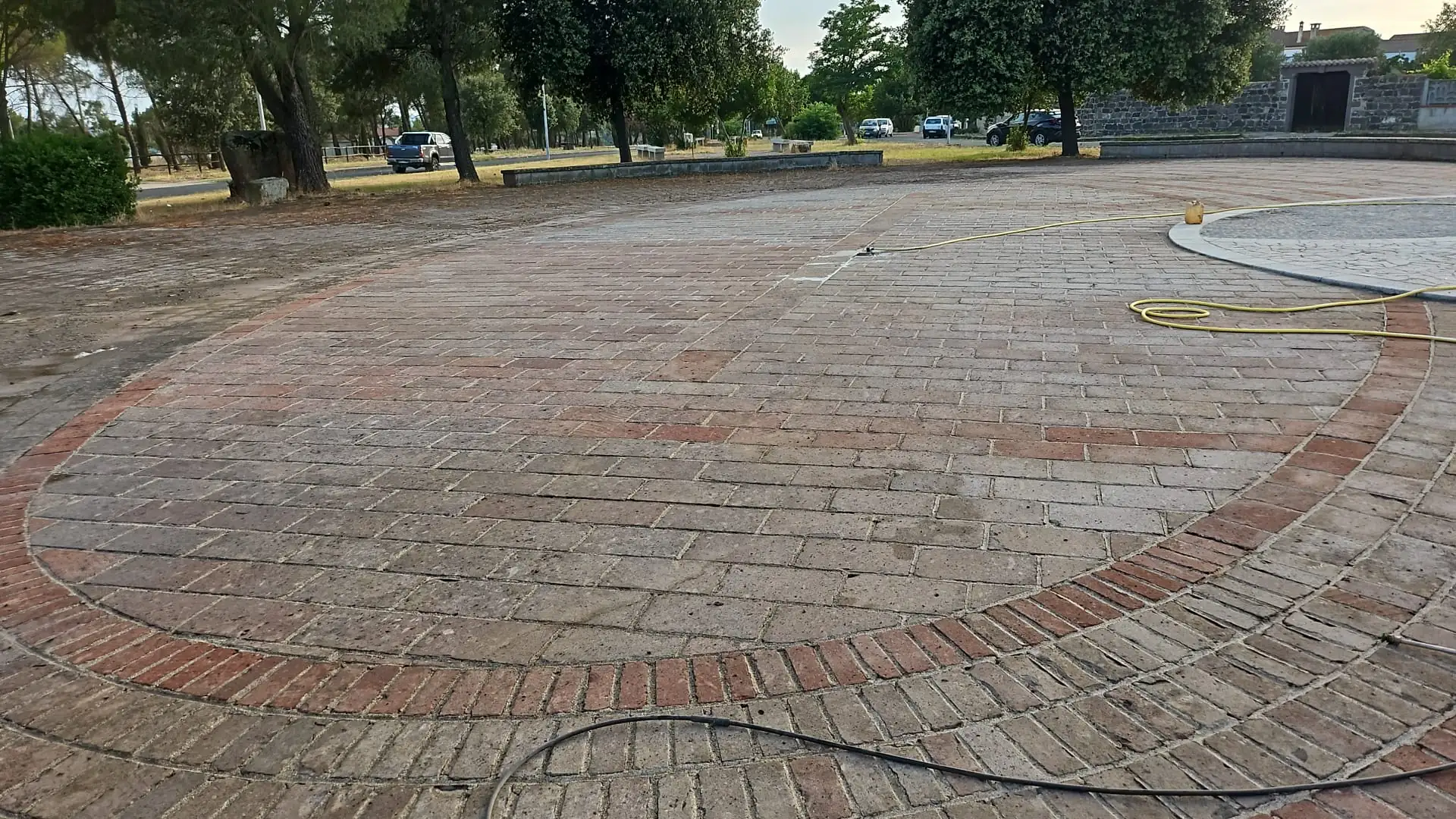 Vista della pavimentazione della piazza