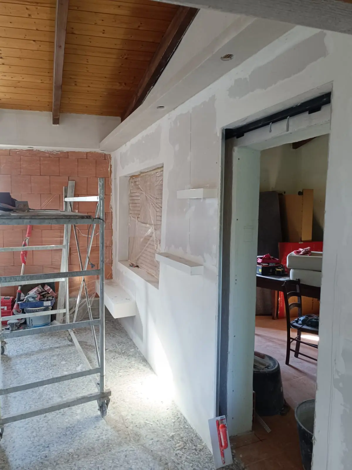 Ambiente durante l'avanzamento delle finiture